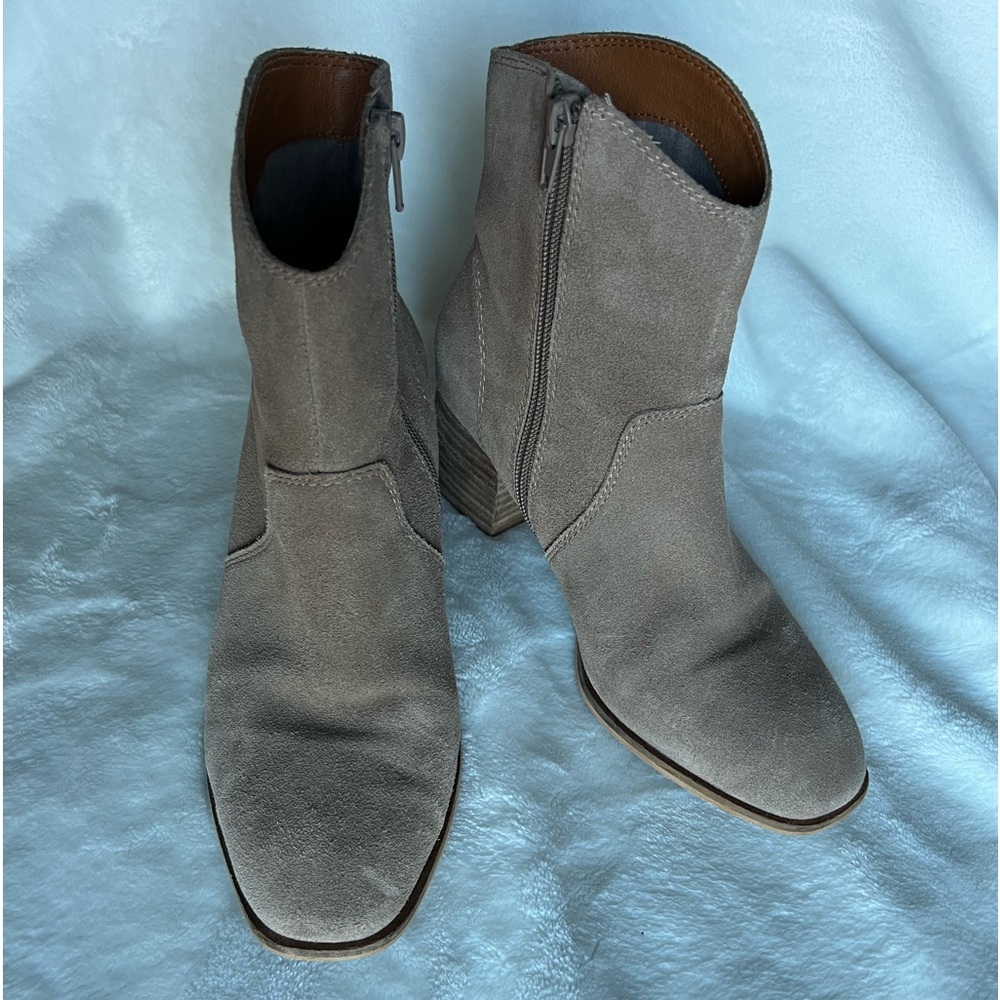 Lucky Brand Women's Laidem Boot Size 7 Block Heel Tan Taupe Beige Suede
